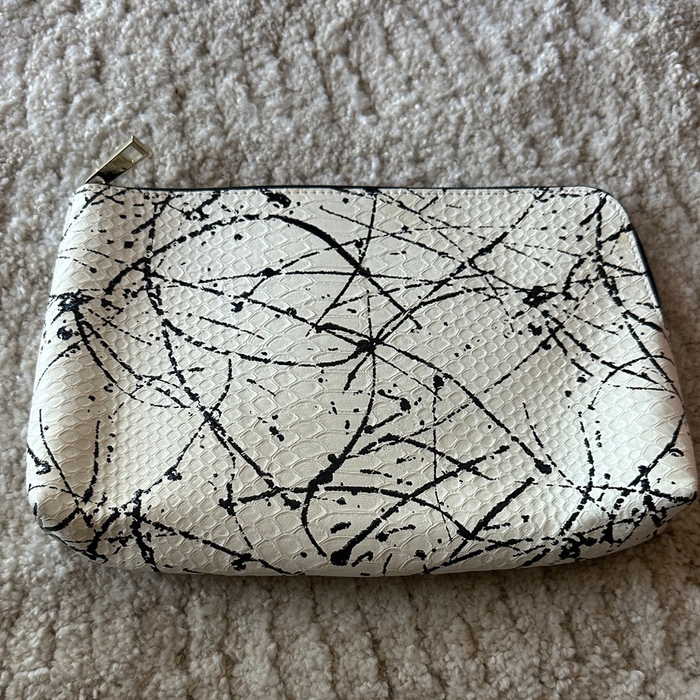 Estée Lauder cosmetic bag